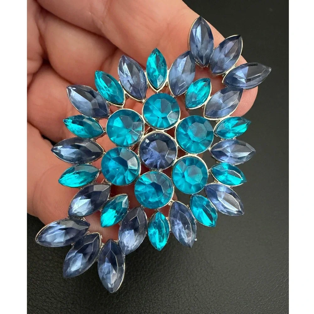 Vintage Rhinestone Brooch Jewel Tone Blue Teal Silver Tone